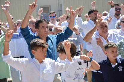 Navaleno celebra sus fiestas de la Virgen y San Roque con el baile de la jota tan característico de la localidad.