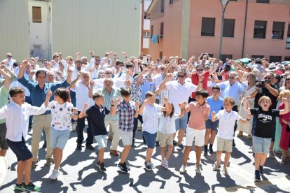 Navaleno celebra sus fiestas de la Virgen y San Roque con el baile de la jota tan característico de la localidad.