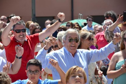 Navaleno celebra sus fiestas de la Virgen y San Roque con el baile de la jota tan característico de la localidad.