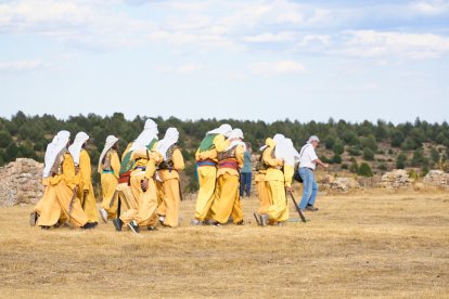 Iruecha revive un año más su Soldadesca en el marco de las fiestas de la Virgen de la Cabeza.