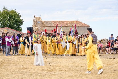 Iruecha revive un año más su Soldadesca en el marco de las fiestas de la Virgen de la Cabeza.