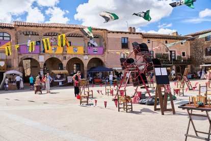 El Mercado Medieval vuelve a llenar la plaza Mayor de Medinaceli de artesanía y animación.