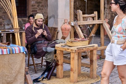 El Mercado Medieval vuelve a llenar la plaza Mayor de Medinaceli de artesanía y animación.