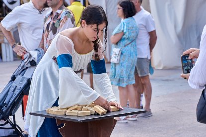 El Mercado Medieval vuelve a llenar la plaza Mayor de Medinaceli de artesanía y animación.