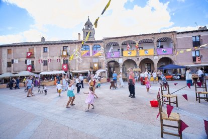 El Mercado Medieval vuelve a llenar la plaza Mayor de Medinaceli de artesanía y animación.