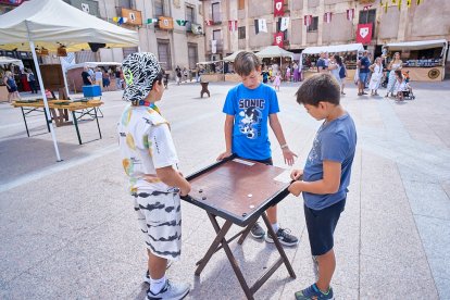 El Mercado Medieval vuelve a llenar la plaza Mayor de Medinaceli de artesanía y animación.