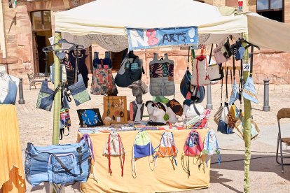 El Mercado Medieval vuelve a llenar la plaza Mayor de Medinaceli de artesanía y animación.