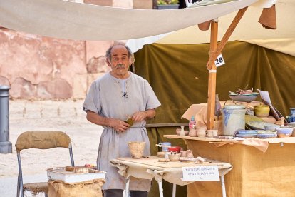 El Mercado Medieval vuelve a llenar la plaza Mayor de Medinaceli de artesanía y animación.