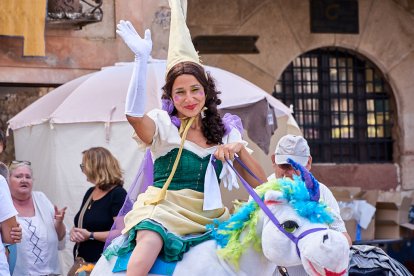 El Mercado Medieval vuelve a llenar la plaza Mayor de Medinaceli de artesanía y animación.