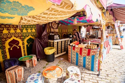 El Mercado Medieval vuelve a llenar la plaza Mayor de Medinaceli de artesanía y animación.