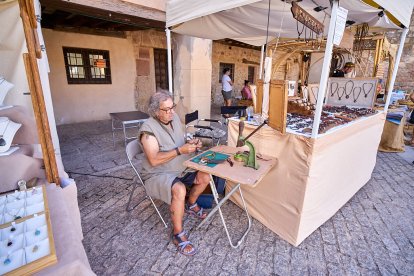 El Mercado Medieval vuelve a llenar la plaza Mayor de Medinaceli de artesanía y animación.