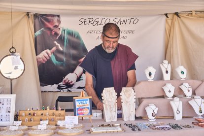 El Mercado Medieval vuelve a llenar la plaza Mayor de Medinaceli de artesanía y animación.