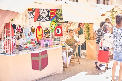 El Mercado Medieval vuelve a llenar la plaza Mayor de Medinaceli de artesanía y animación.