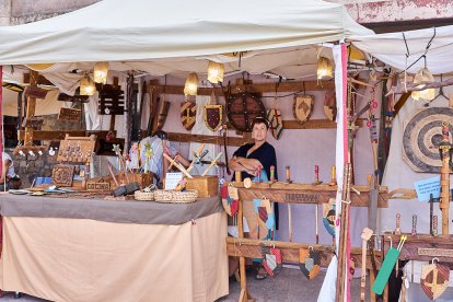 El Mercado Medieval vuelve a llenar la plaza Mayor de Medinaceli de artesanía y animación.