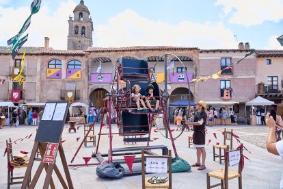 El Mercado Medieval vuelve a llenar la plaza Mayor de Medinaceli de artesanía y animación.