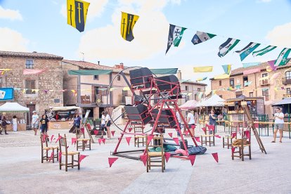 El Mercado Medieval vuelve a llenar la plaza Mayor de Medinaceli de artesanía y animación.