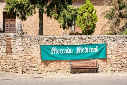 El Mercado Medieval vuelve a llenar la plaza Mayor de Medinaceli de artesanía y animación.