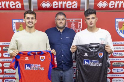 Lucas Laso y Miguel Ángel Abad junto a Álex Huerta durante su presentación como jugadores numantinos