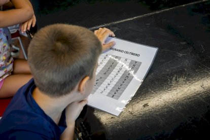 Los niños conocieron la escritura celtíbera de los numantinos