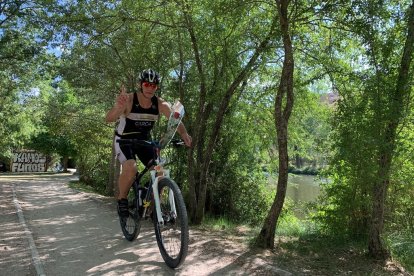 José Luis García durante el recorrido en bici.