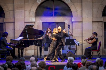 Soria Clásica lleva la música de Gardel al Claustro del IES Machado