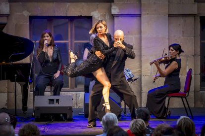 Soria Clásica lleva la música de Gardel al Claustro del IES Machado