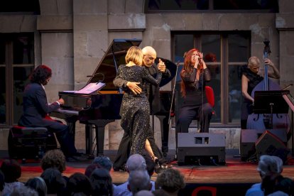 Soria Clásica lleva la música de Gardel al Claustro del IES Machado