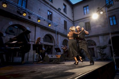 Soria Clásica lleva la música de Gardel al Claustro del IES Machado