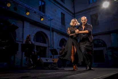 Soria Clásica lleva la música de Gardel al Claustro del IES Machado