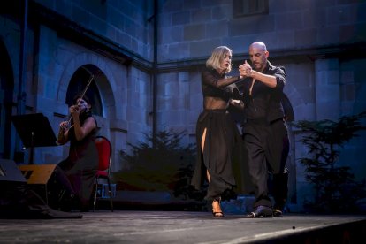 Soria Clásica lleva la música de Gardel al Claustro del IES Machado