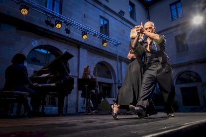 Soria Clásica lleva la música de Gardel al Claustro del IES Machado