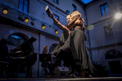 Soria Clásica lleva la música de Gardel al Claustro del IES Machado