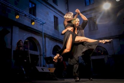 Soria Clásica lleva la música de Gardel al Claustro del IES Machado