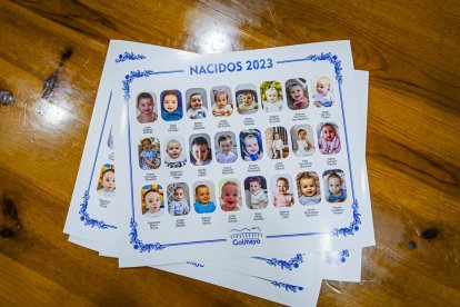 Un entrañable acto para celebrar las buenas cifras de natalidad en el pueblo