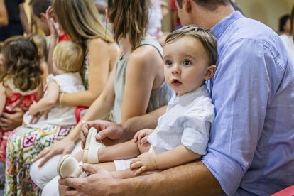 Un entrañable acto para celebrar las buenas cifras de natalidad en el pueblo