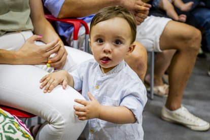 Un entrañable acto para celebrar las buenas cifras de natalidad en el pueblo