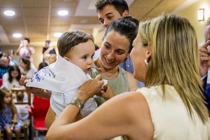 Un entrañable acto para celebrar las buenas cifras de natalidad en el pueblo