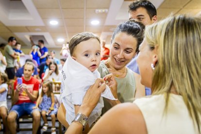 Un entrañable acto para celebrar las buenas cifras de natalidad en el pueblo