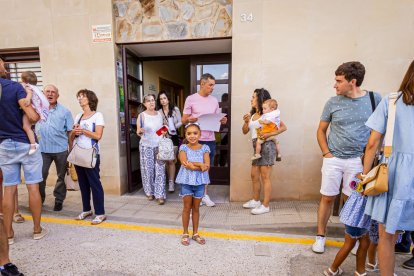 Un entrañable acto para celebrar las buenas cifras de natalidad en el pueblo