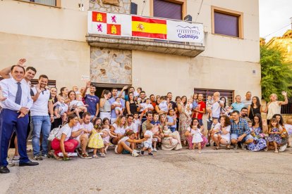 Un entrañable acto para celebrar las buenas cifras de natalidad en el pueblo