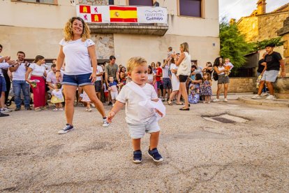 Un entrañable acto para celebrar las buenas cifras de natalidad en el pueblo