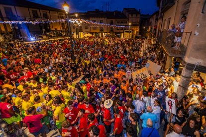 La plaza estalla durante el pregón