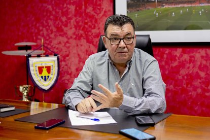 El presidente del C.D. Numancia, Patricio de Pedro, durante la entrevista.