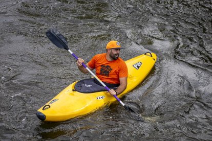 Los piraguistas en el Río Duero