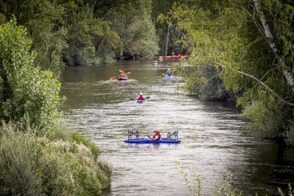 Los piraguistas en el Río Duero