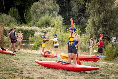 Los piraguistas en el Río Duero