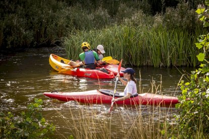 Los piraguistas en el Río Duero