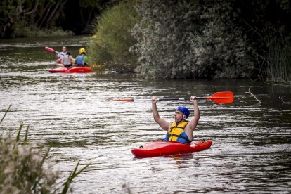 Los piraguistas en el Río Duero