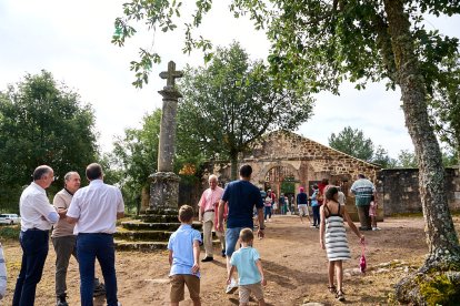 Se han colocado siete placas con los nombres de la familias que vivieron en La Muedra