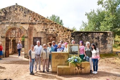 Se han colocado siete placas con los nombres de la familias que vivieron en La Muedra